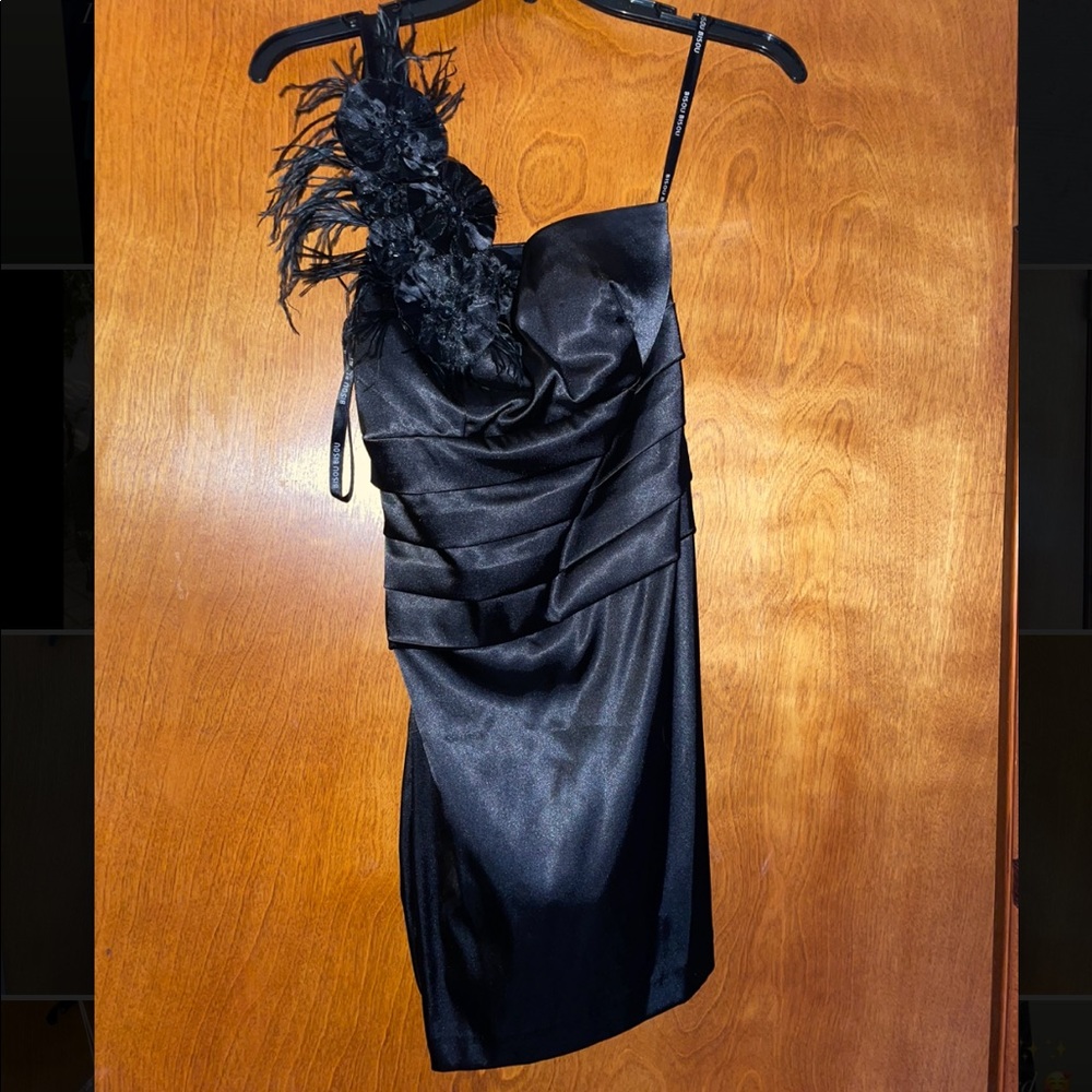 Black feathered one shoulder cocktail dress. Unique and elegant. Size small - Picture 2 of 3